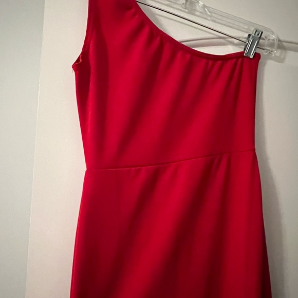 PrettyLittleThing Red Dress - Picture 4 of 9